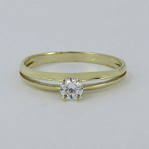 Zásnubní zlatý prsten se zirkonem Z70-139 váha: 1,40 g, Velikost: 55, ryzost: Au 585/1000