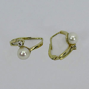 Zlaté náušnice s perlou Z40-224 váha: 4.40 g, ryzost: Au 585/1000
