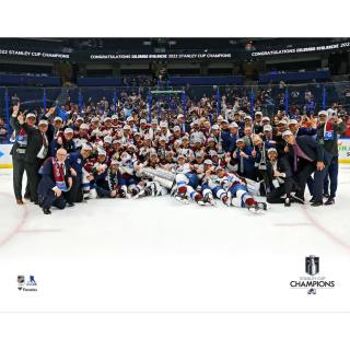 Fotografie Colorado Avalanche 2022 Stanley Cup Champions 8x10 Team Celebration Photograph