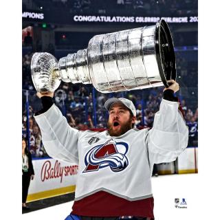 Fotografie Pavel Francouz Colorado Avalanche 2022 Stanley Cup Champions Raising Cup Photograph 8  x 10