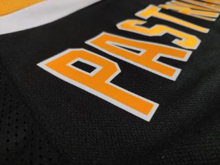 Potisk dresu nebo trička Hodnota: 3. Dres NHL - nalepený textil z USA pro dresy NHL bez obšití (jméno a číslo na zádech + čísla na rukávech)