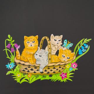 Dřevěná dekorace kočky v košíku, barevná dekorace k zavěšení, velikost 25 cm