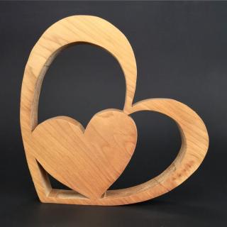 Dřevěná dekorace srdce v srdci, masivní dřevo, velikost 10 cm