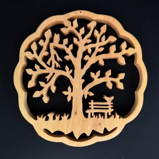 Dřevěná dekorace strom v kruhu, masivní dřevo, průměr 17 cm