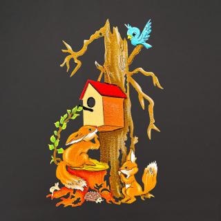Dřevěná dekorace zvířátka na kmeni, barevná dekorace k zavěšení, velikost 20 cm