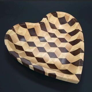 Dřevěná miska ve tvaru srdce mozaika, masivní dřevo, 3 druhy dřevin, rozměr 25x25x4,5 cm
