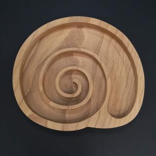 Dřevěná miska ve tvaru ulity, masivní dřevo, rozměr 22,5x20,5x2 cm