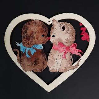 Dřevěná ozdoba barevná srdce s kočkou a psem 17 cm