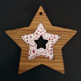 Dřevěná ozdoba z masivu s barevným vkladem - hvězda s hvězdami 8 cm