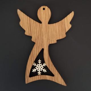 Dřevěná ozdoba z masivu s vkladem - anděl s vločkou 12 cm