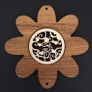 Dřevěná ozdoba z masivu s vkladem - květ s ornamentem 10 cm