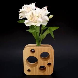 Dřevěná váza čtvercová s otvory, masivní dřevo, výška 12 cm