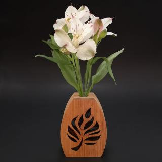 Dřevěná váza oblá s motivem listu, masivní dřevo, výška 12 cm