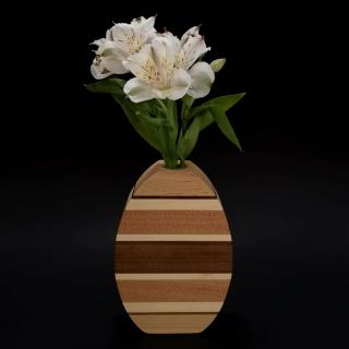 Dřevěná váza oblá s vodorovnými pruhy, masivní dřevo čtyř druhů dřevin, výška 18 cm