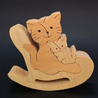 Dřevěné puzzle houpací kočka, masivní dřevo dvou druhů dřevin, 14x11,5x3 cm
