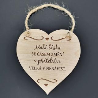 Dřevěné srdce s textem Malá láska se časem...., masivní dřevo, 16 x 15 cm