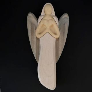 Dřevěný anděl se srdcem, barevný, masivní dřevo, 22x12x2 cm