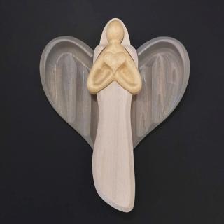 Dřevěný anděl se srdcem, barevný, masivní dřevo, 22x15x2 cm