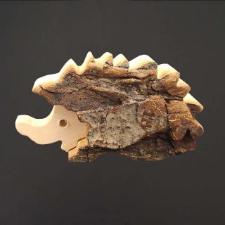 Dřevěný dekorace ježek s kůrou, masivní dřevo, 7 cm