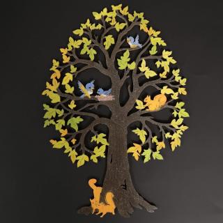 Dřevěný strom se zvířaty, barevná dekorace k zavěšení, výška 28 cm
