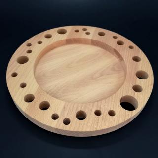Dřevěný talíř s otvory, masivní dřevo, průměr 28 cm