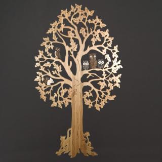 Maxi dekorace strom z masivu s kůrovými postavami 170 cm