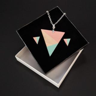 Sada dřevěný náhrdelník s náušnicemi trojúhelník růžový, 4,5x4 cm