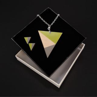 Sada dřevěný náhrdelník s náušnicemi trojúhelník zelený, 4,5x4 cm