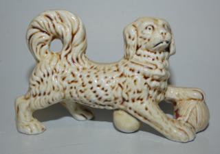 Stará porcelánová soška činského psa