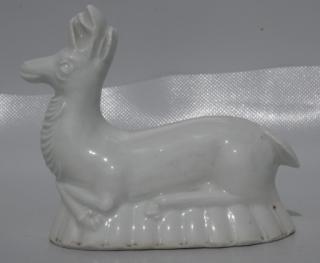 Stará porcelánová soška jelena 19.století