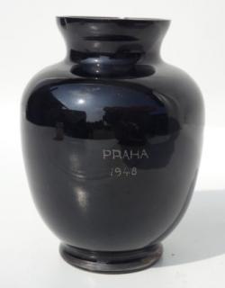 Stará skleněná váza Praha
