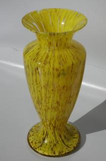 Stará žíhaná váza