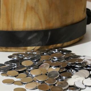 STŘÍŽKY - pro ražbu mincí hliník, 1000 ks různé průměry (Neražené mince (střížky) pro výrobu mincí a žetonů. Hliník)
