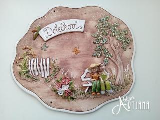 Keramická jmenovka s lavičkou a květy (cedulka z keramiky, babička, dědeček, klobouk, růže, květy, strom)