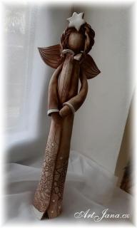 Keramický anděl hnědobílý 40 cm (anděl pologlaz)