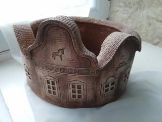 Oválná nádoba s domečky neglazovaná Oli (keramická nádoba)