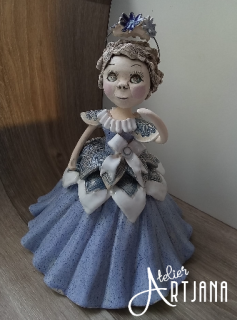 Panenka Pomněnka (keramická panenka, výška cca 22 cm, pologlaz, modrá)