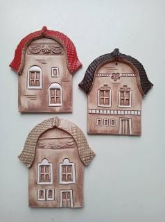 Plochý domeček dle vlastního výběru zaoblený  (keramický domeček do dekorací cca 10 cm)