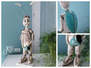 Pohádkový brouček Filip (keramická panenka, výška cca 25 cm, pologlaz, růžová)