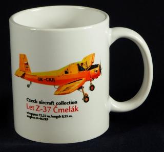 hrnek s motivem Let Z-37 Čmelák