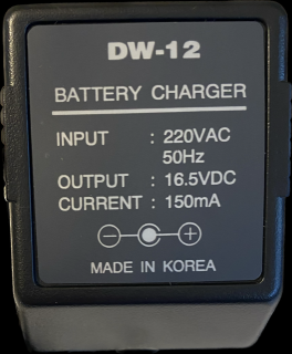 Nabíječka baterií DW-12