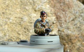 Figurka německého řidiče tanku v letní uniformě (Figurka je ručně malovaná)