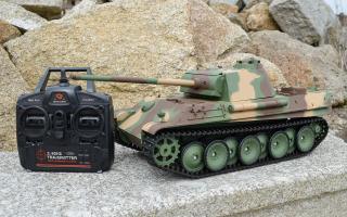 Model tanku Panther na dálkové ovládání v měřítku 1:16, 2.4 GHz, simulace zvuku a kouře, plastové pásy, plastové převody, kovová torzní ramena