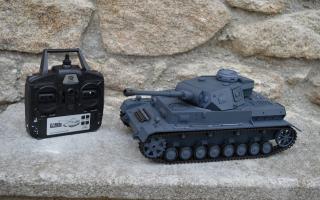 RC model tanku Panzer IV Ausf. F2 - BB + IR systém 2.4 GHz - ŠEDÝ V7.0 (Tank Panzer IV Ausf. F2 na dálkové ovládání v měřítku 1:16, 2.4 GHz, BB + IR systém, simulace zvuku a kouře, plastové pásy, plastové převody, kovová torzní ramena)