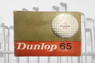 Historický golfový míček Dunlop 65 (černý nápis) krabička 12ks originál zabaleno (míčky v černé folii)