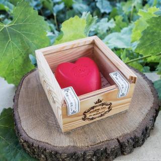 Essencias de Portugal - Love - LÁSKA - SPECIÁLNÍ EDICE, přírodní mýdlo v ručně vyrobené dřevěné krabičce 150g