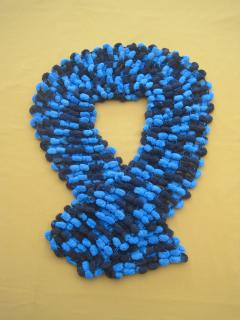 Pletená šála s nopy Barva: modrá + černá