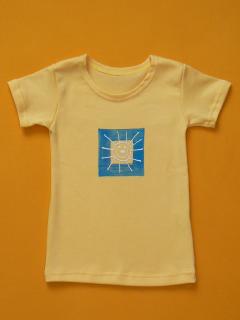 Tričko s obrázkem, kr. rukáv Barva: žlutá, Varianta: Motiv sluníčko, Velikost: 104