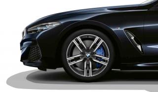 Originální zimní sada BMW 8 STYLING M727 v rozměrech 8x19 ET26 a 9x19 ET41 včetně zimních pneumatik 245/40 R19 98V XL a 275/35 R19 100V XL Pirelli…