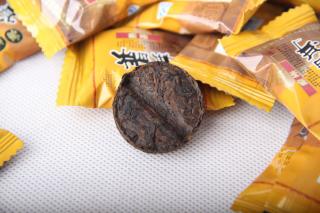 Solia 2015 Menghai Jindian tablety starý puerh 5g